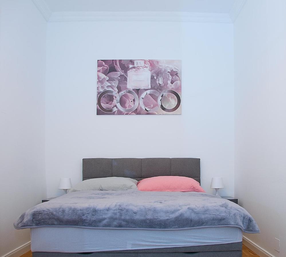 Pink Lotus Apartment Vienna Esterno foto
